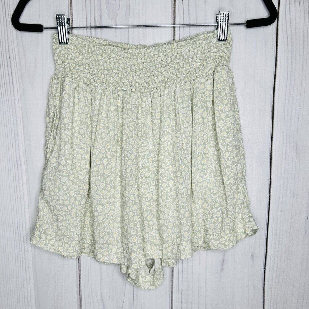 No Boundaries Juniors High Rise Shorts Sz S (3-5) Green Floral Smocked Waist